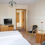 Hotel Kastanienhof Garni 3*