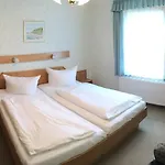 Kastanienhof Garni Hotel Zinnowitz