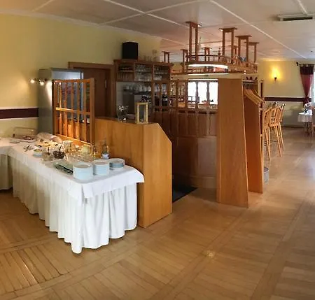 מלון Kastanienhof Garni 3*