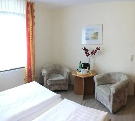 מלון Kastanienhof Garni