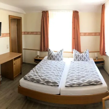 Kastanienhof Garni מלון 3*